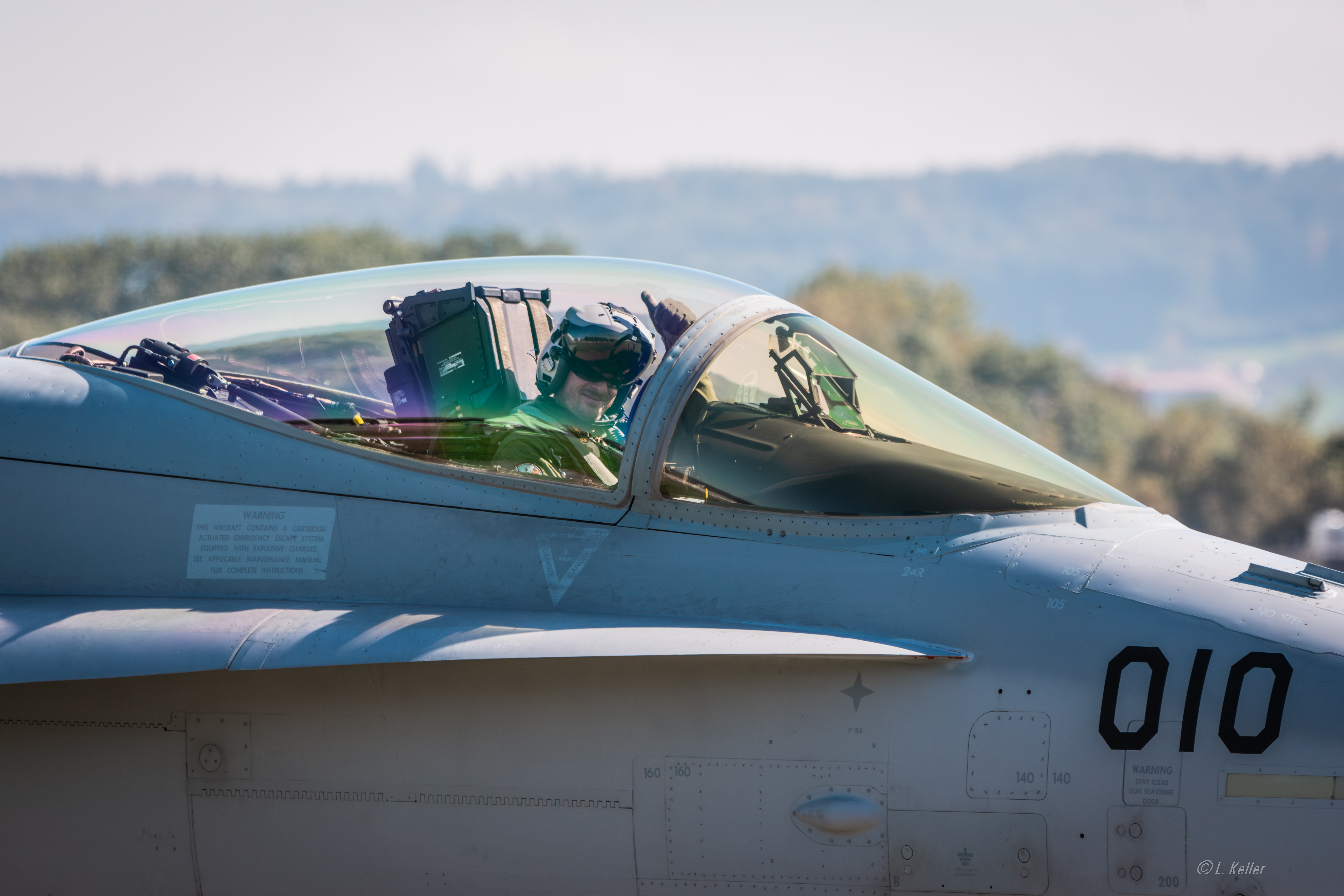 Salutation au roulage – F/A-18 à Payerne